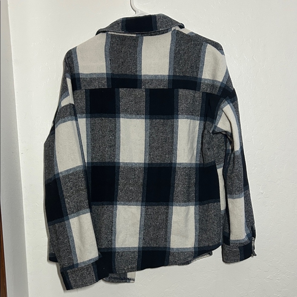 Lightweight Blue and white boyfriend flannel shacket - Picture 5 of 5